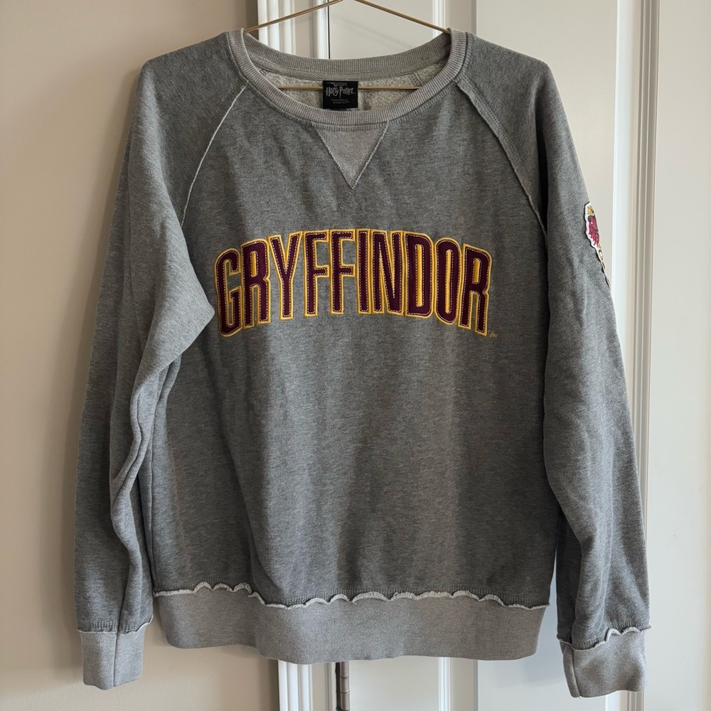 Universal Studios Harry Potter GRYFFINDOR Stitched Letter Sweatshirt Sz MED Crew